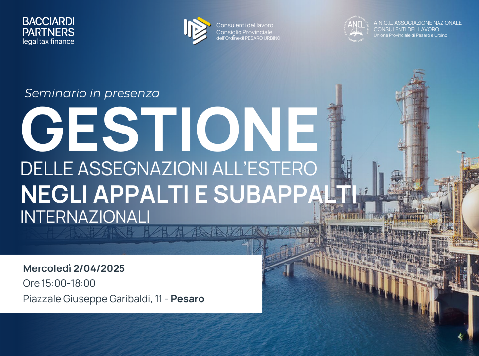 foto di una piattaforma in mezzo al mare e testo bianco con 